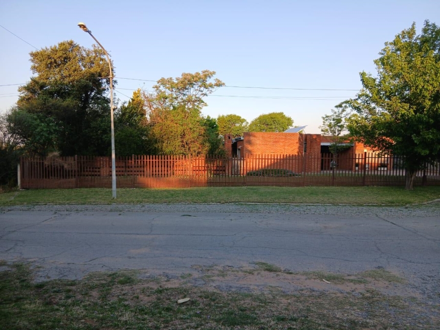 5 Bedroom Property for Sale in Riebeeckstad Free State